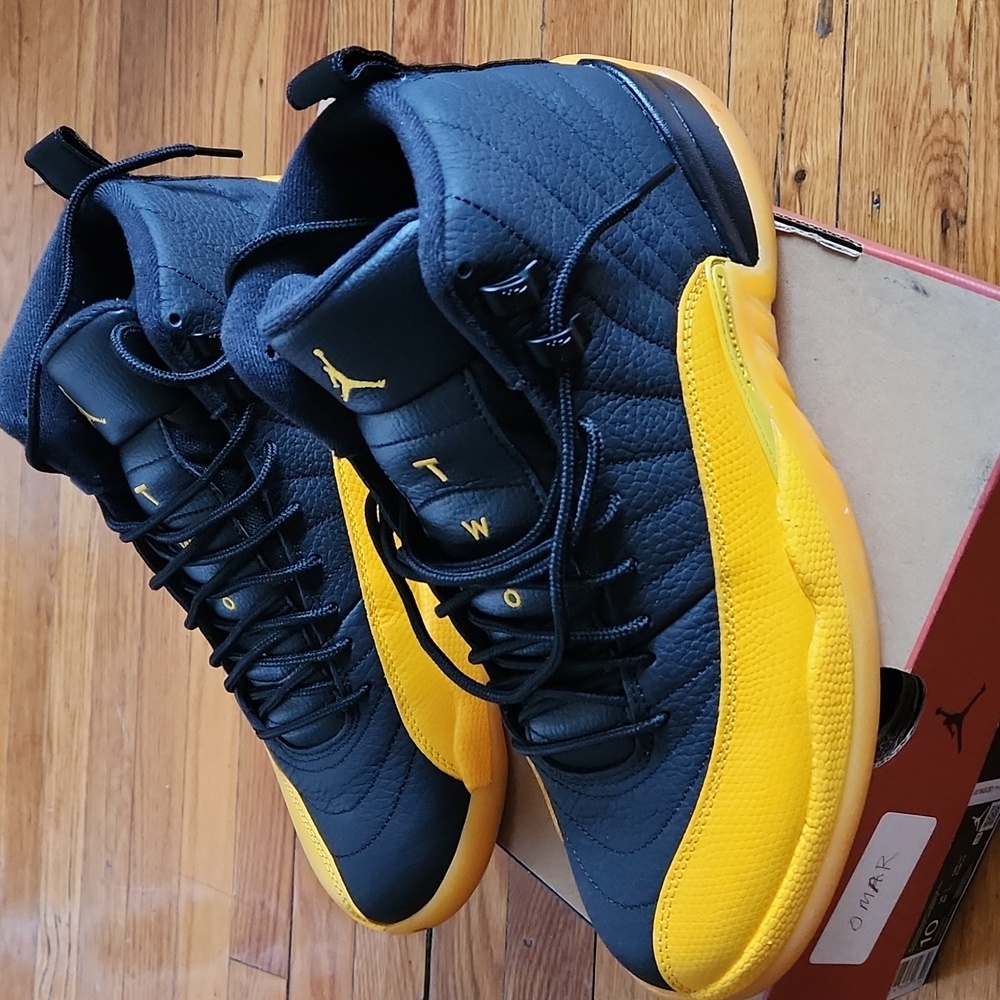Men's Air Jordan 12 Retro Size 10, black and yellow